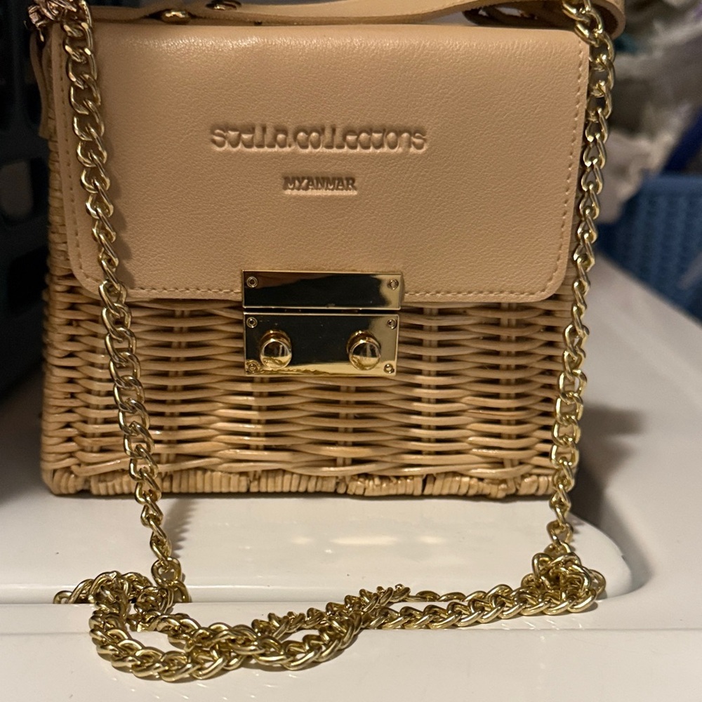 Beige Wicker Crossbody Bag with Gold Chain